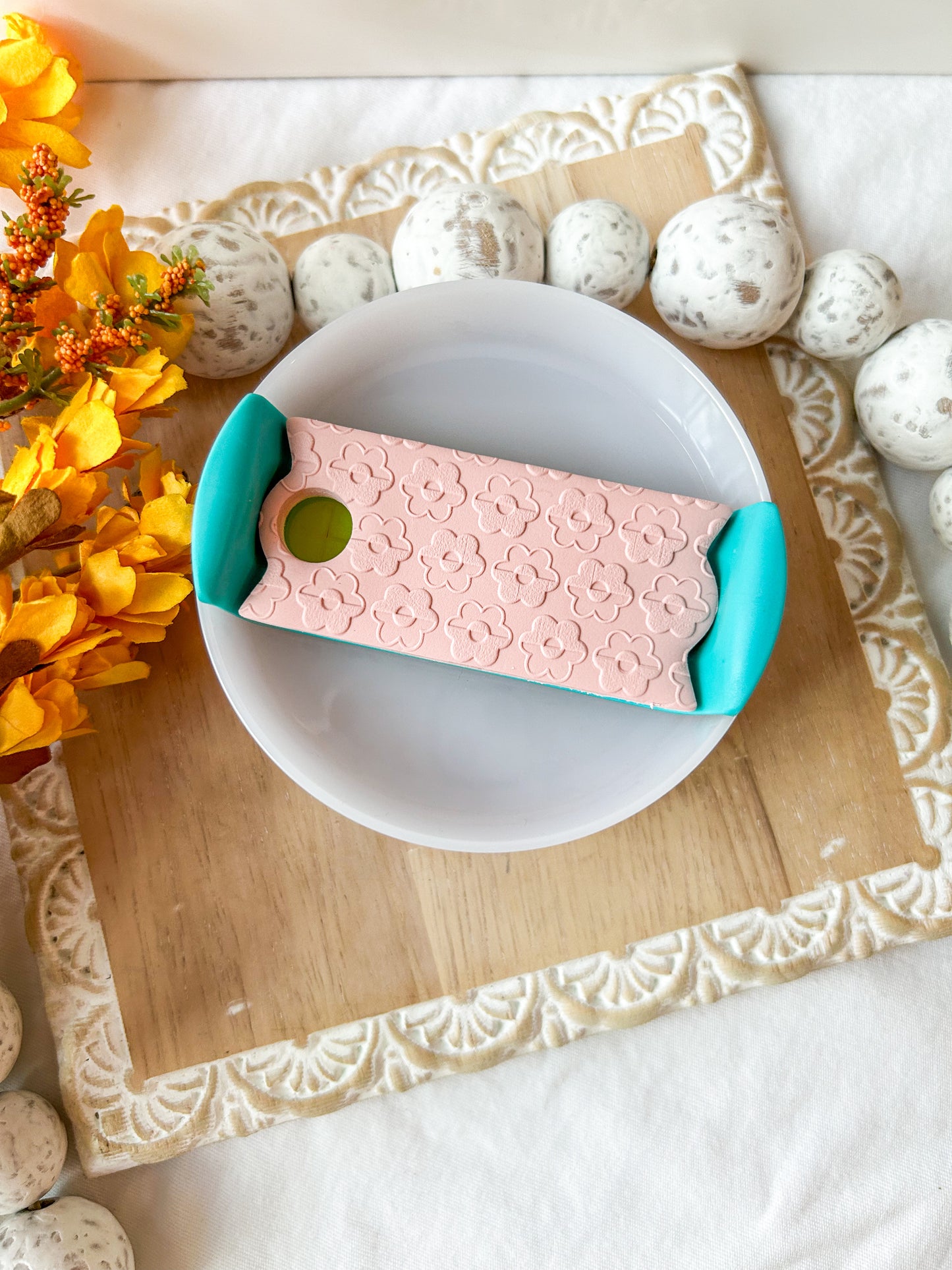 Textured Checkered Flower Stanley Topper