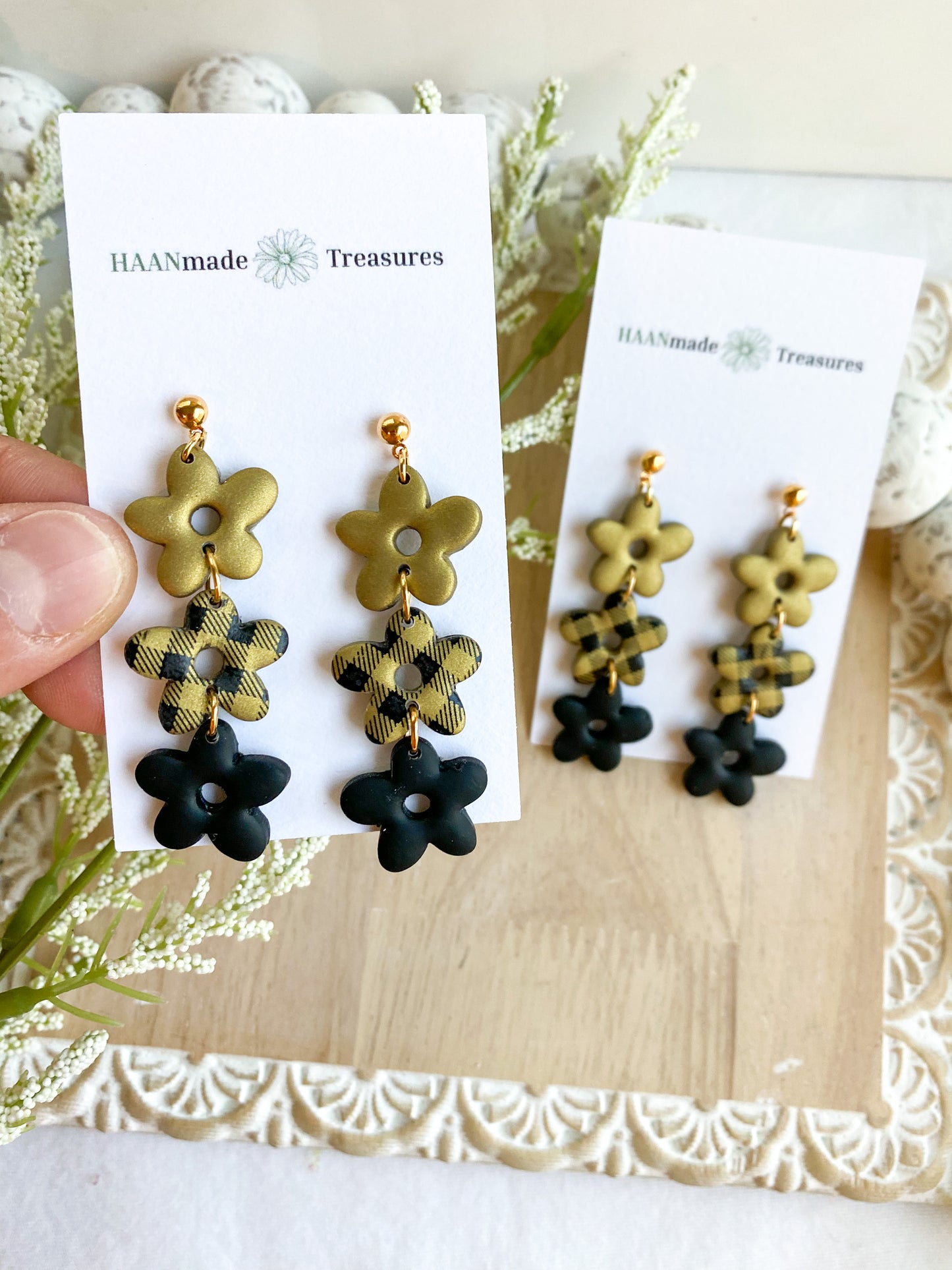 Black & Gold Checkered Flowers